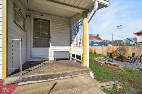 Foyer at 168 W Broadway Street, Shelbyville, IN