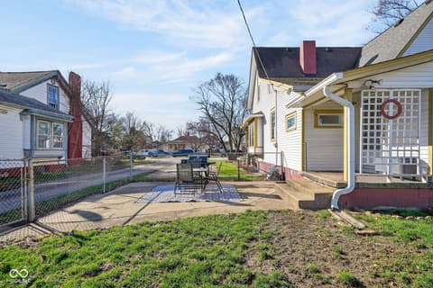 Yard at 168 W Broadway Street, Shelbyville, IN