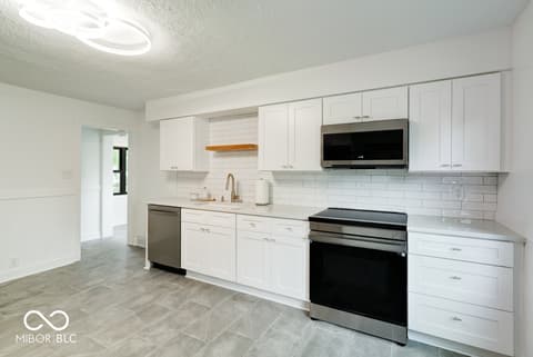 Photo of 12 Lincoln Drive, Brownsburg, IN