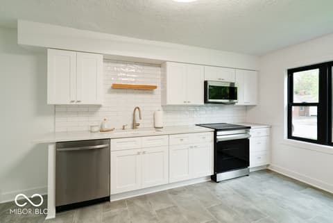 Photo of 12 Lincoln Drive, Brownsburg, IN