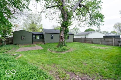 Photo of 12 Lincoln Drive, Brownsburg, IN