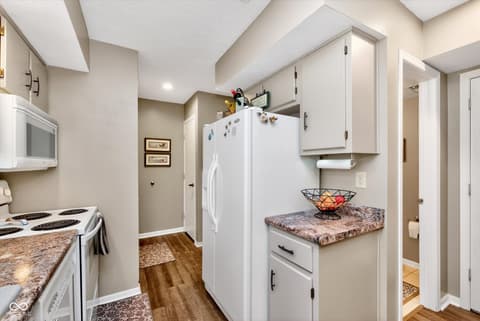 Photo of 1136 Paradise Way N, Greenwood, IN