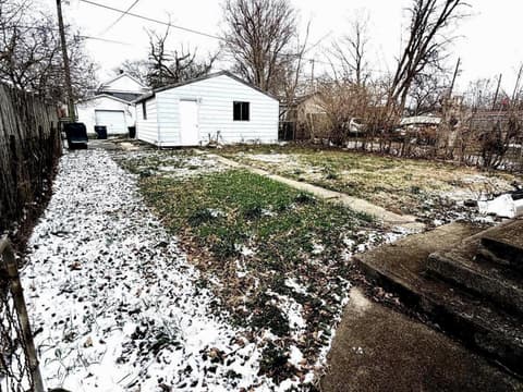 Yard at 1218 Crosshall Street, Richmond, IN