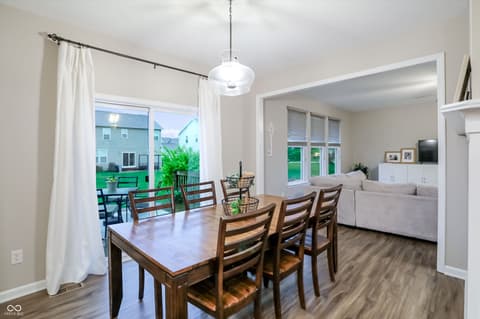 Photo of 7827 Hedgehop Drive, Zionsville, IN