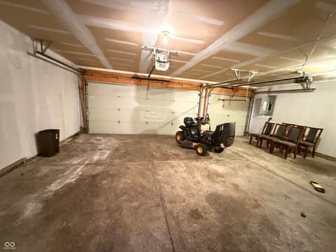 Garage at 1411 Mimosa Court, Greenfield, IN