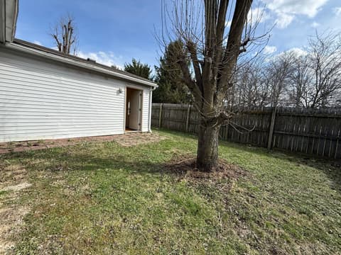 Photo of 1411 Mimosa Court, Greenfield, IN