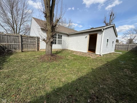 Photo of 1411 Mimosa Court, Greenfield, IN