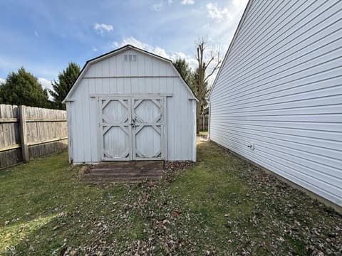 Photo of 1411 Mimosa Court, Greenfield, IN