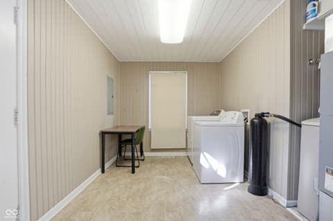 Laundry room at 201 N East Street, Pendleton, IN