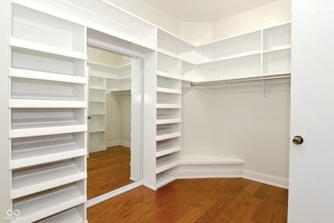 Walk In Closets — 5154 E County Road 200 S, Avon, IN
