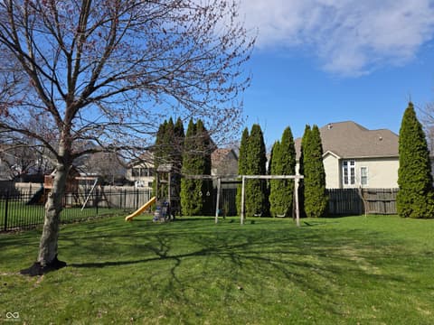 Yard at 2042 Parkside Drive, Columbus, IN