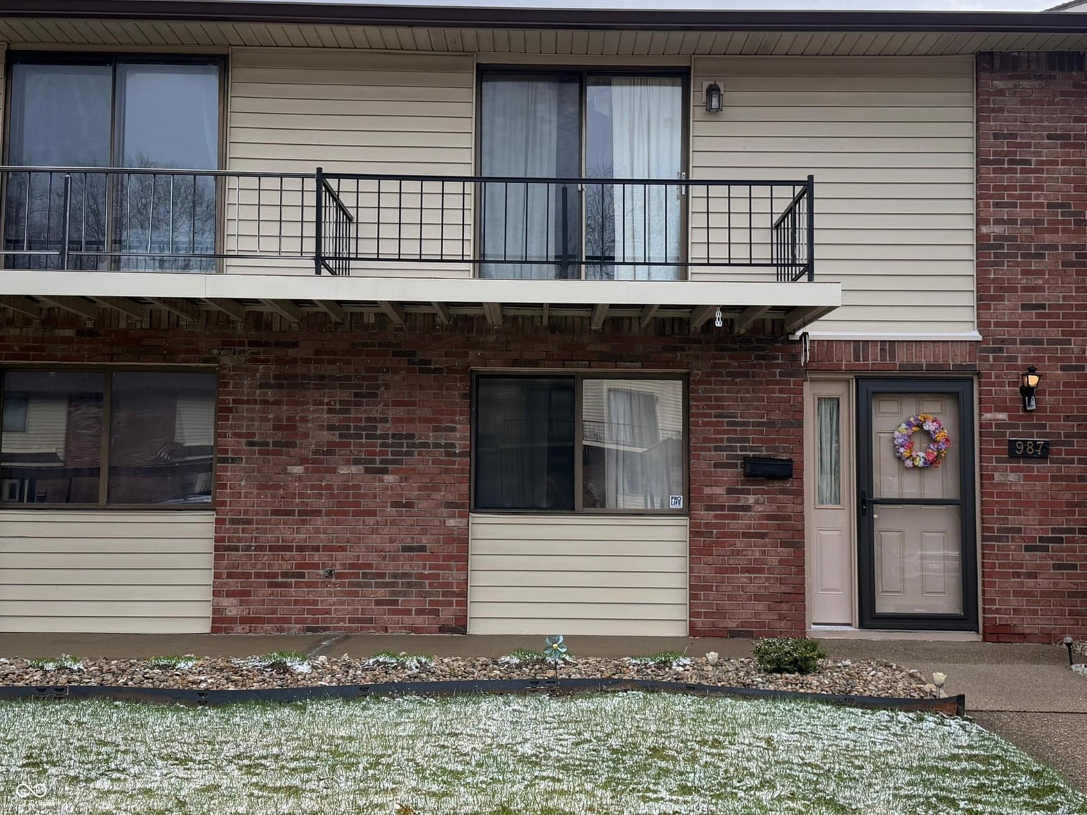 Front exterior at 987 Greenwood Trail W, Greenwood, IN