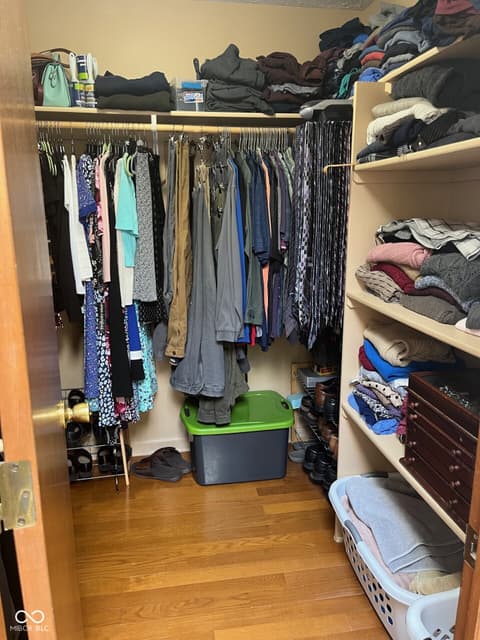 Walk In Closets — 522 E Fordice Street, Lebanon, IN