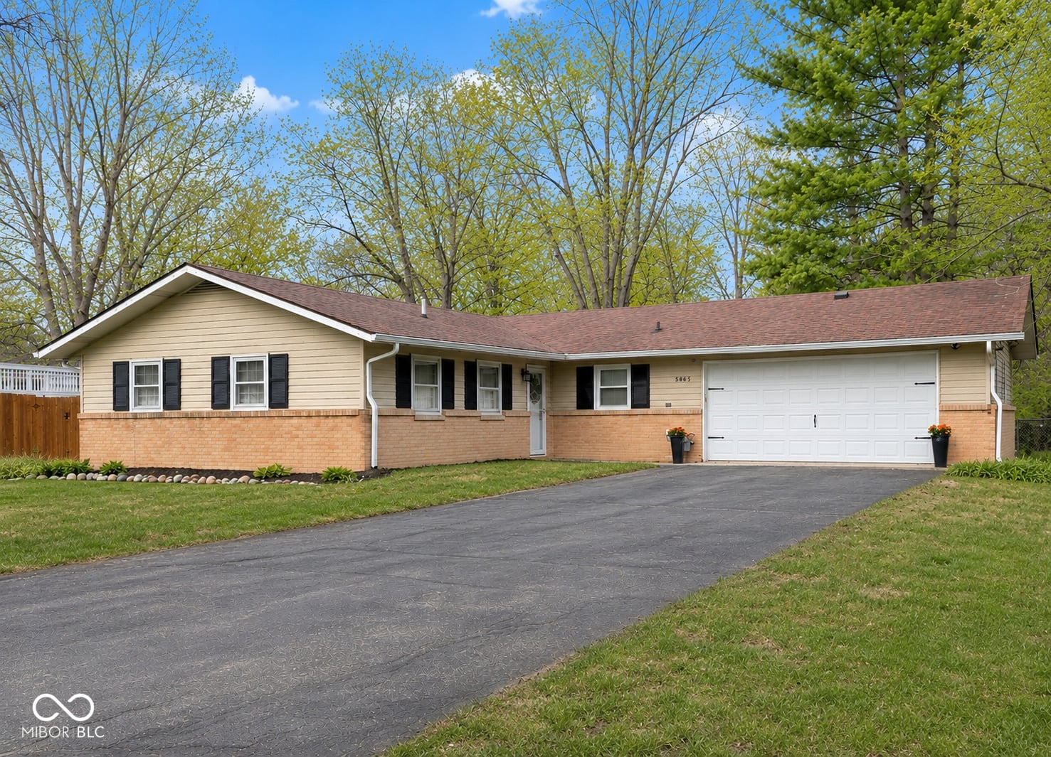 Photo of 8061 Folkstone Road, Indianapolis, IN