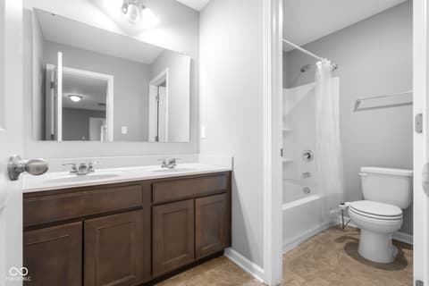 Photo of 2216 Creek Bank Drive, Columbus, IN