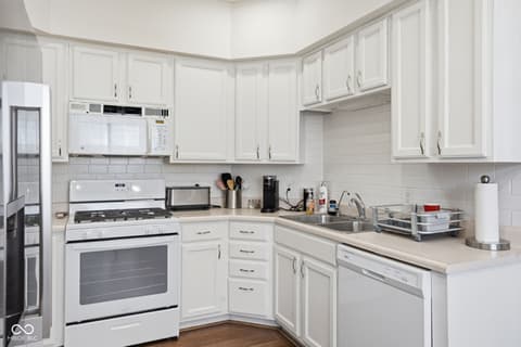 Kitchen at 6906 Harbour Woods Overlook, Noblesville, IN