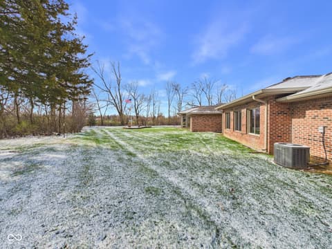 Yard at 143 Devonshire Court, Anderson, IN
