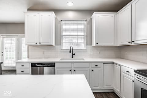 Photo of 6821 Woodhaven Place, Zionsville, IN