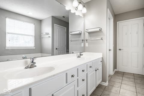 Photo of 6821 Woodhaven Place, Zionsville, IN