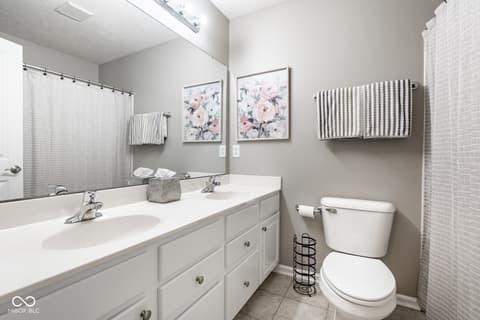 Photo of 6821 Woodhaven Place, Zionsville, IN