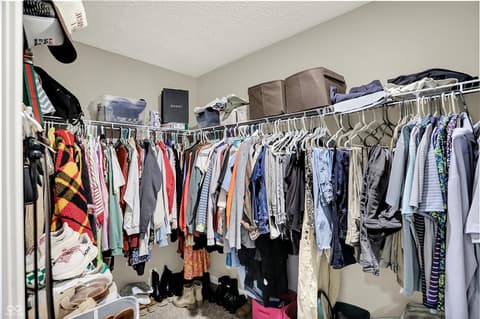 Walk In Closets — 2042 Downey Lane, Greenfield, IN