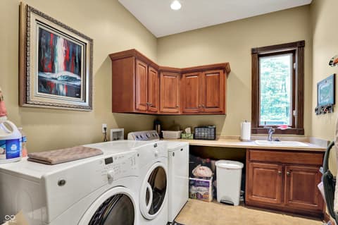 Laundry room at 3215 Kestrel Court, Martinsville, IN
