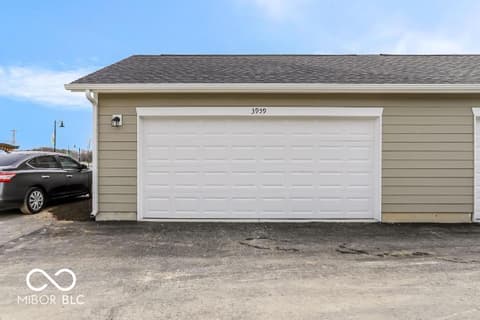 Garage at 3959 Sandpiper Way, Brownsburg, IN