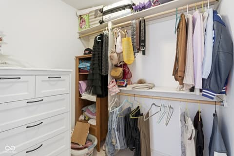 Walk In Closets — 5291 Woodfield Drive S, Carmel, IN