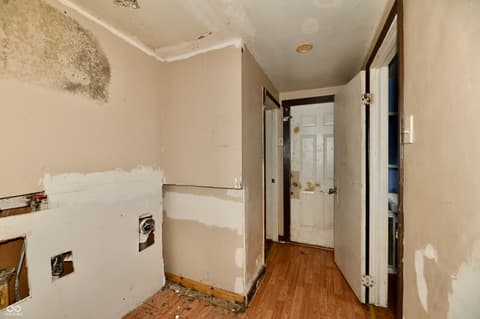 Hallway at 214 Tippecanoe Drive, Noblesville, IN