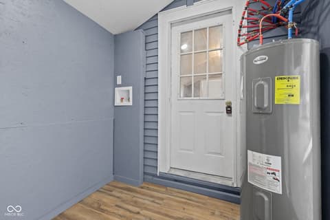 Foyer at 9712 N Price Street, Knightsville, IN