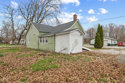 Side exterior at 9712 N Price Street, Knightsville, IN