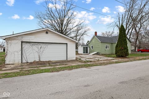 Garage at 9712 N Price Street, Knightsville, IN