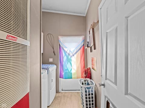 Laundry room at 928 S Broadway Street, Pendleton, IN