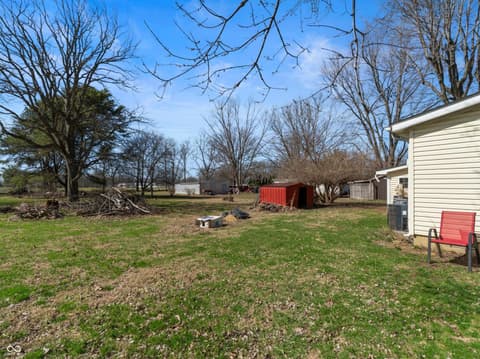 Yard at 928 S Broadway Street, Pendleton, IN