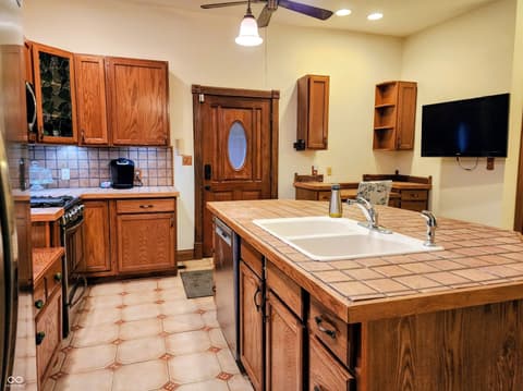 Photo of 239 E 11th Street, Indianapolis, IN