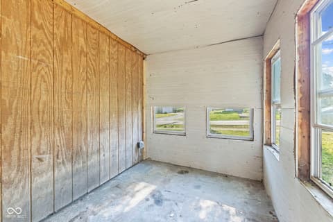 Bonus room at 9577 N Crawford Street, Knightsville, IN