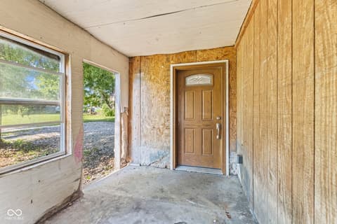 Foyer at 9577 N Crawford Street, Knightsville, IN