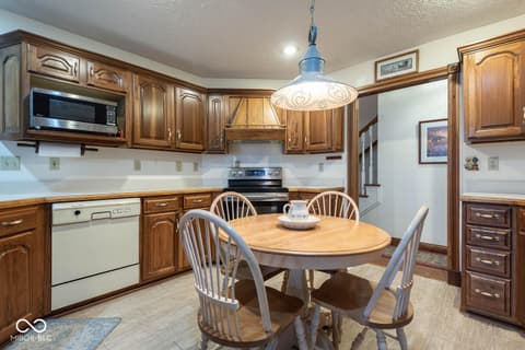 Photo of 8031 E Hardin Ridge Road, Heltonville, IN