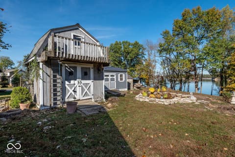 Photo of 8031 E Hardin Ridge Road, Heltonville, IN