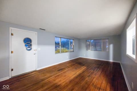 Living room at 1517 W Us Highway 136, Crawfordsville, IN