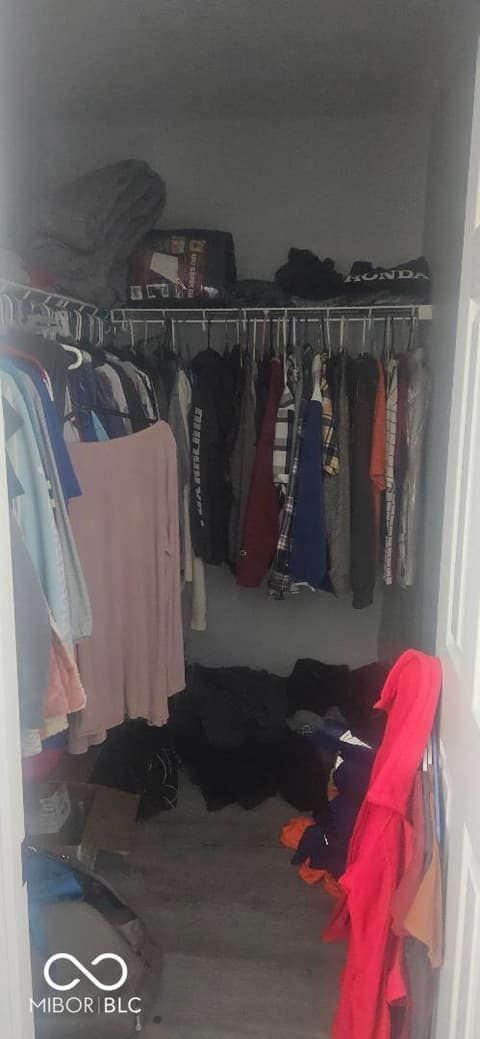Walk In Closets — 1090 Tomahawk Place, Martinsville, IN