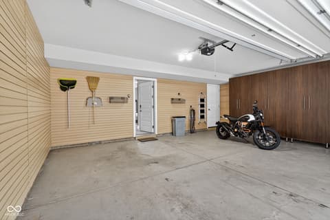 Garage at 11571 Huffington Street, Carmel, IN