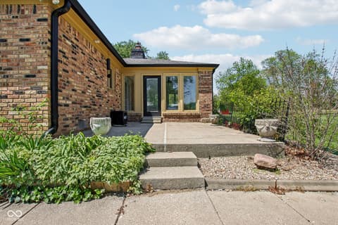 Photo of 2440 E County Road 300 S, Danville, IN