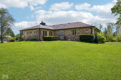 Photo of 2440 E County Road 300 S, Danville, IN