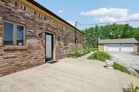 Photo of 2440 E County Road 300 S, Danville, IN