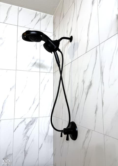 Primary bathroom at 1292 Foxview Court, Franklin, IN