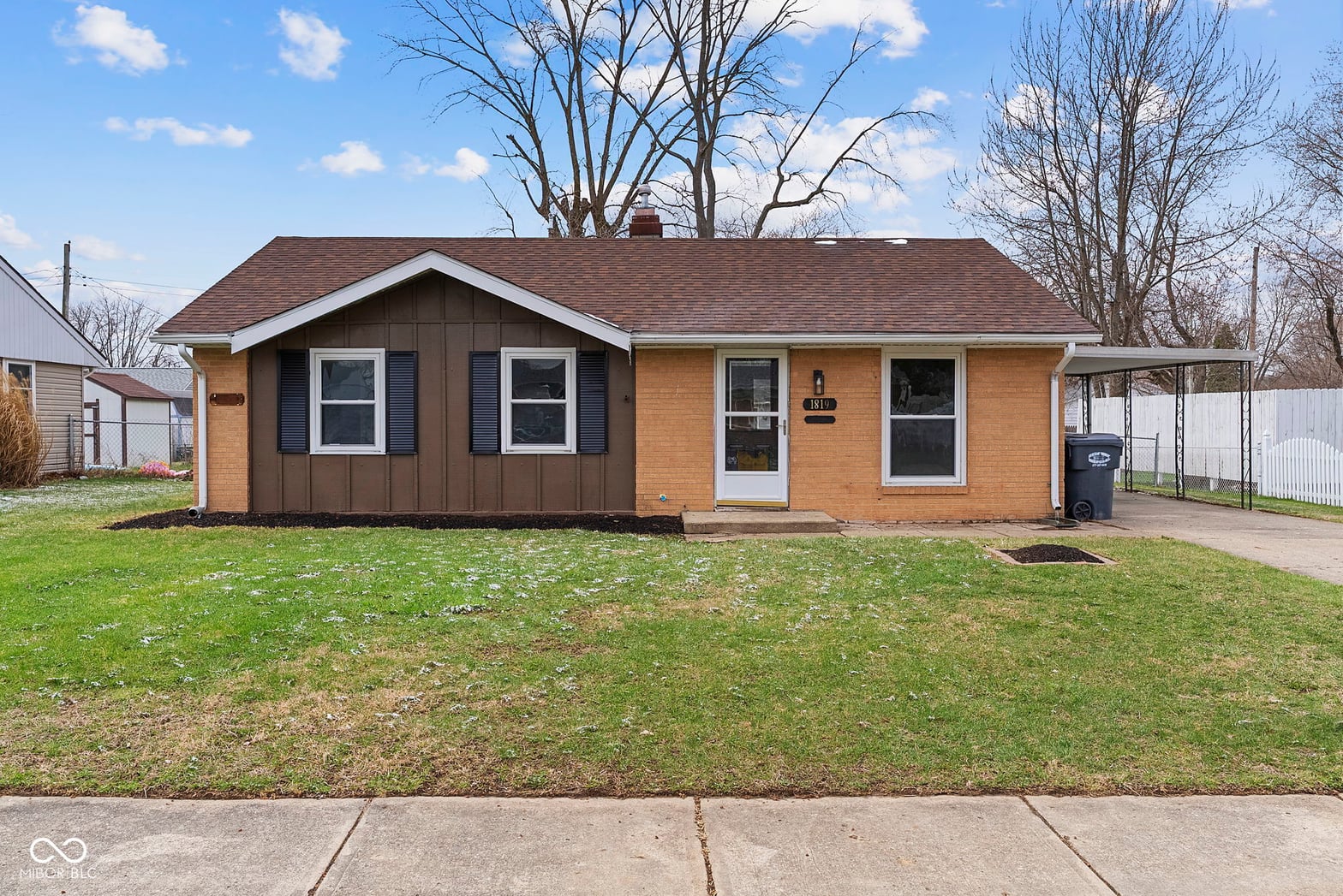 Front exterior at 1819 W Fairlawn Way, Anderson, IN