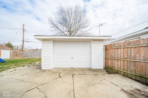 Garage at 2738 Apache Drive, Anderson, IN