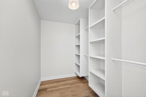 Walk In Closets — 6079 Timberbend Drive, Avon, IN