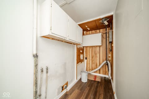 Laundry room at 2742 Apache Drive, Anderson, IN
